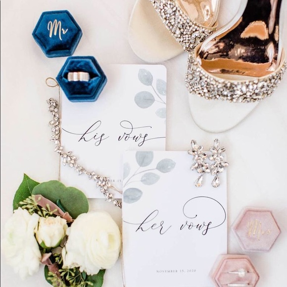 Velvet Ring Box - Picture 3 of 5